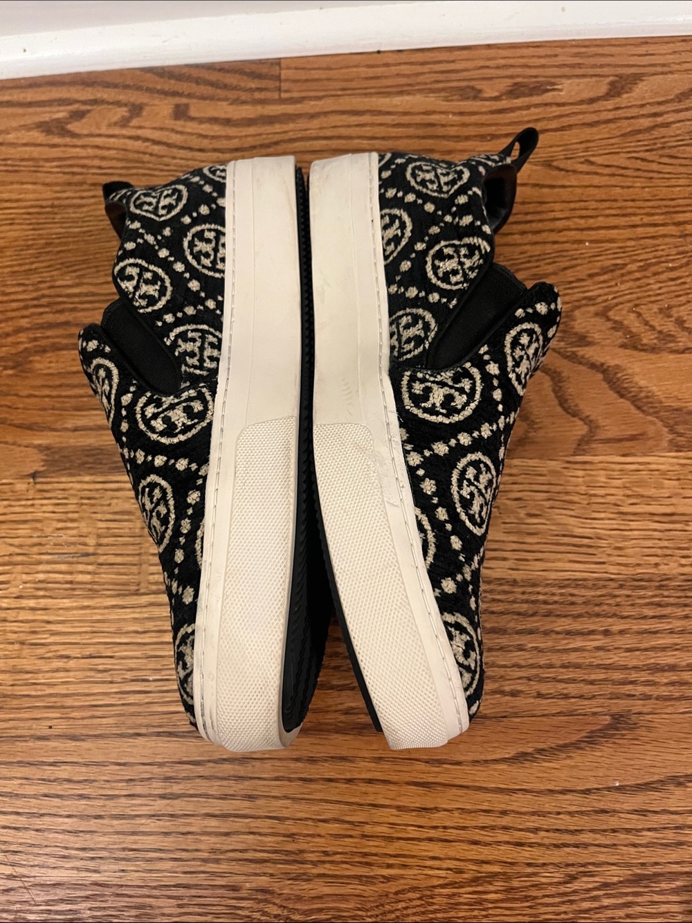 Tory Burch Soft Monogram Croco Embossed Slip On Sneaker size 8 - Picture 3 of 8